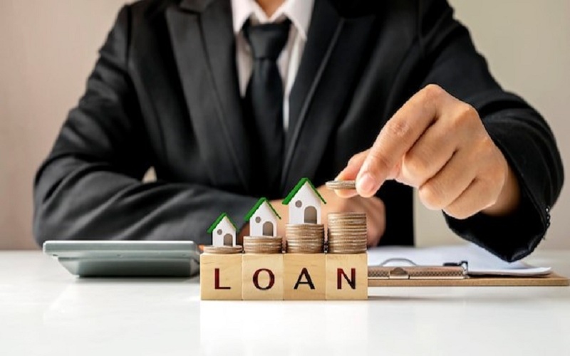 Tips for Using a Professional Salaried Loan to Consolidate Debt